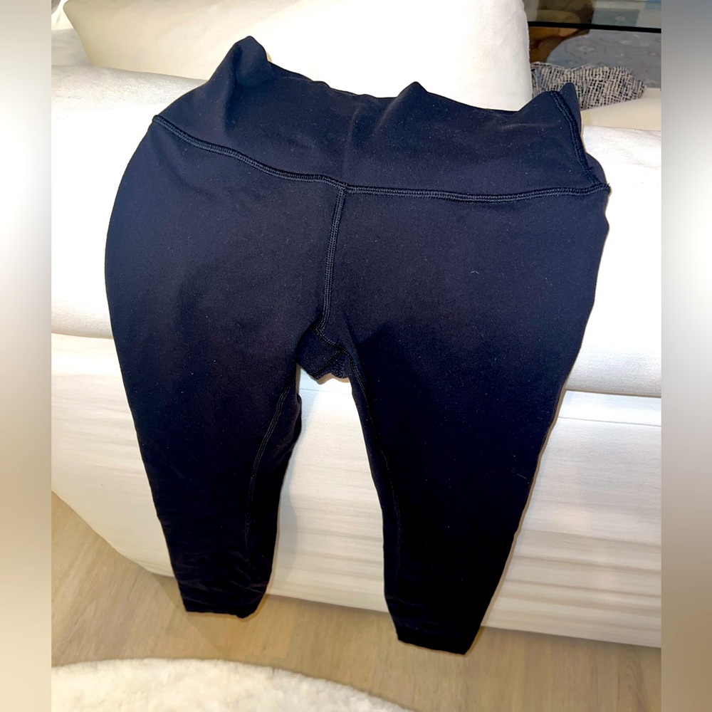 Lululemon size 4 Wunder Under leggings